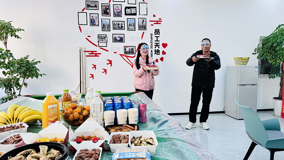 <strong>共慶生辰，攜手同行——boss與美女員工生日茶話會(huì)</strong>